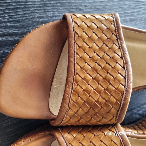 STUART WEITZMAN Designer size 7 leather cognac colored sandals. - Picture 14 of 16